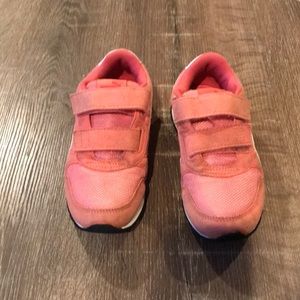 Kids girls size 13.5 Puma Pink sneakers